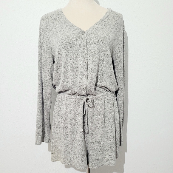 Charming Charlie Woman's Romper Super Soft Long Sleeve V-Neck Gray Size Large - Picture 1 of 11
